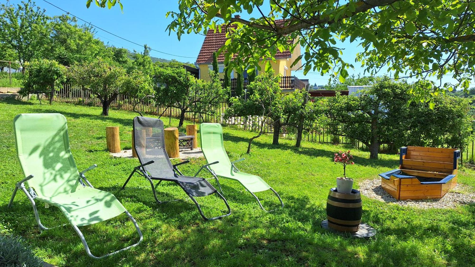 Hillside Cottage Pécs Esterno foto
