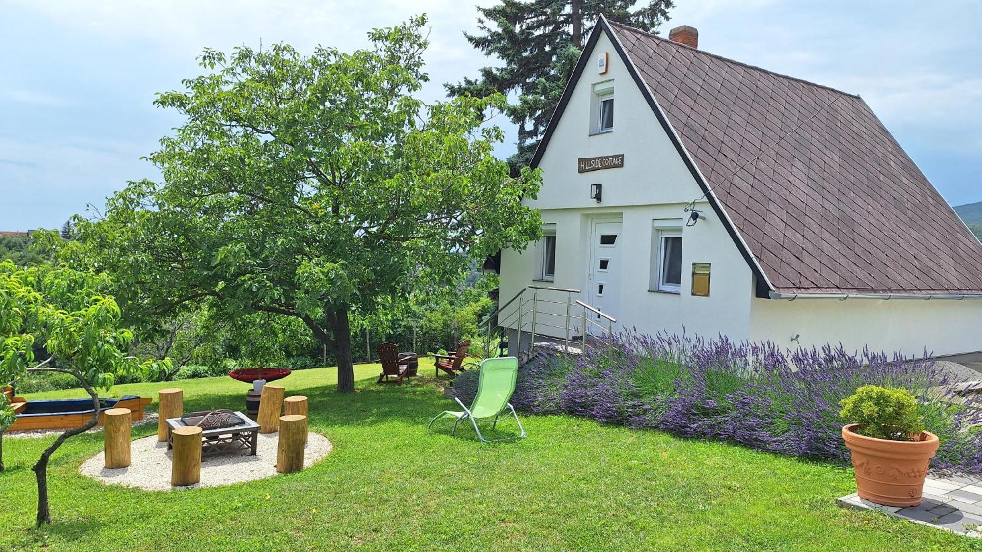 Hillside Cottage Pécs Esterno foto